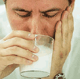 Tomando leche